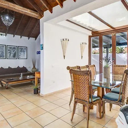 Sávila Villa *