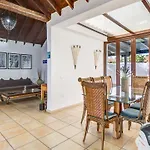 Sávila Villa *