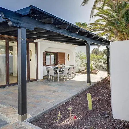 Sávila Villa *